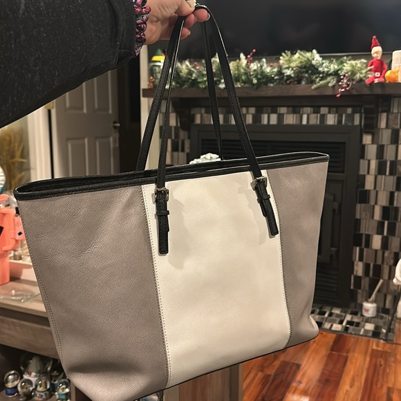 Michael Kors Jet Set Large Shoulder Tote - Picture 2 of 10